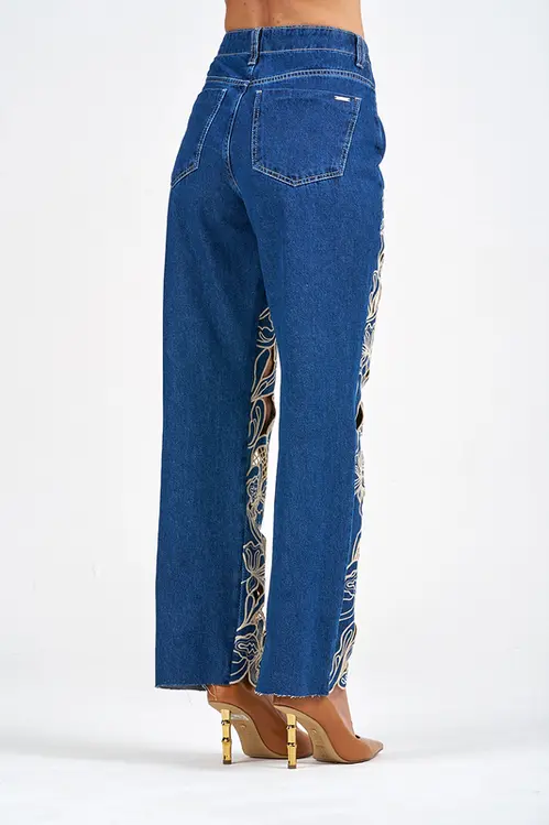 Calça Jeans Maria Reta com Bordados Richelieu Feminina CJM5437